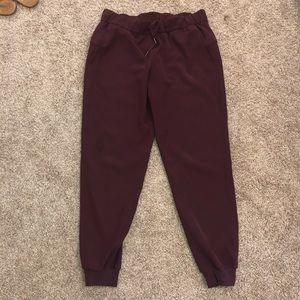 Lululemon on the fly jogger 28” maroon